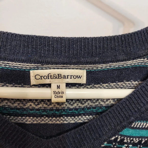 Croft and Barrow M Christmas Sweater pattern soft - Picture 2 of 8